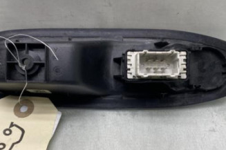 Interrupteur de leve vitre avant droit PEUGEOT 208 1