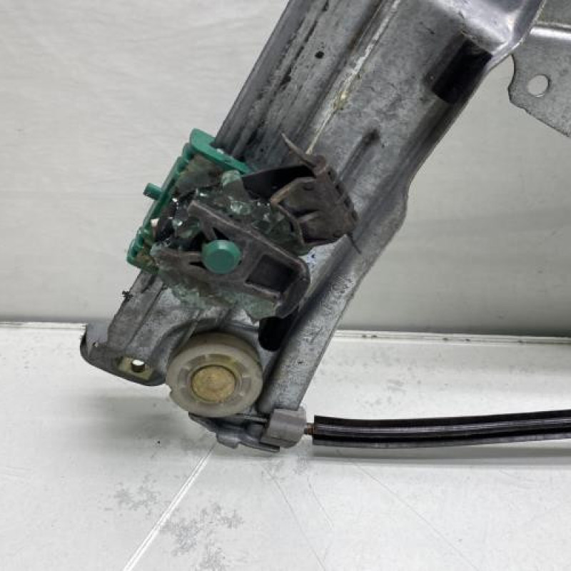 Leve vitre electrique avant droit RENAULT CLIO 3 Photo n°6