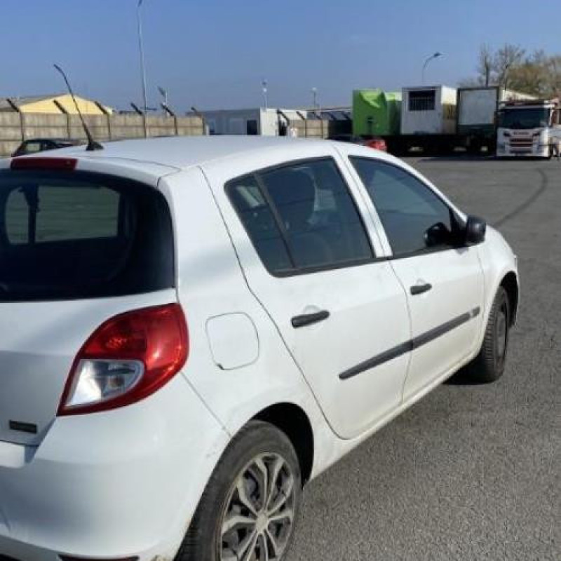 Pompe à carburant RENAULT CLIO 3 Photo n°9