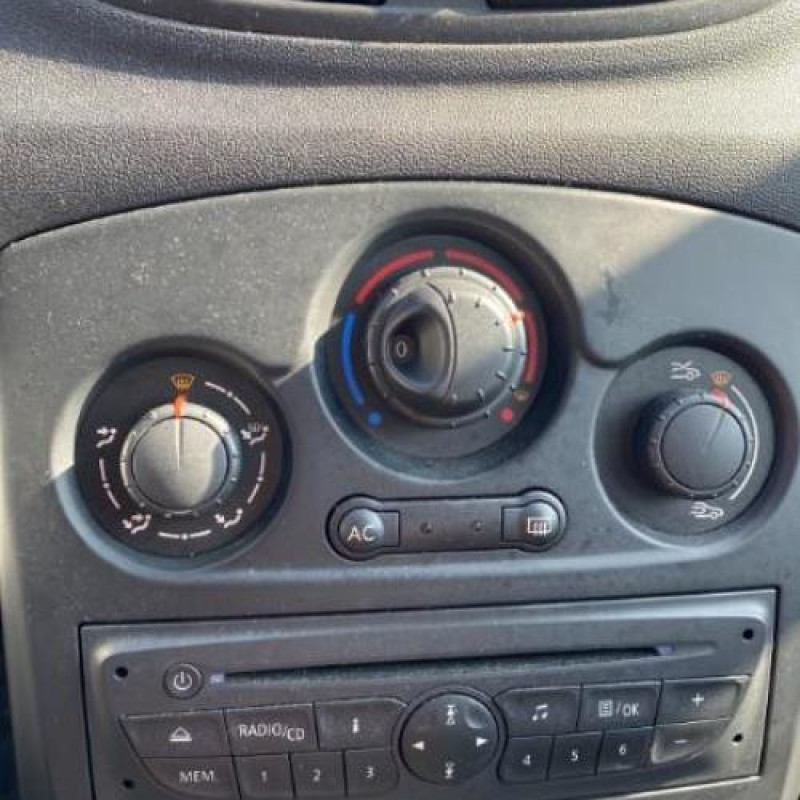 Pompe à carburant RENAULT CLIO 3 Photo n°13