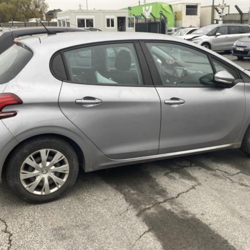 Anti brouillard arriere PEUGEOT 208 1 Photo n°9
