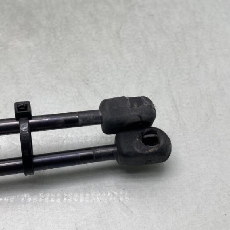 Verin de coffre SUZUKI SWIFT 3 Photo n°4