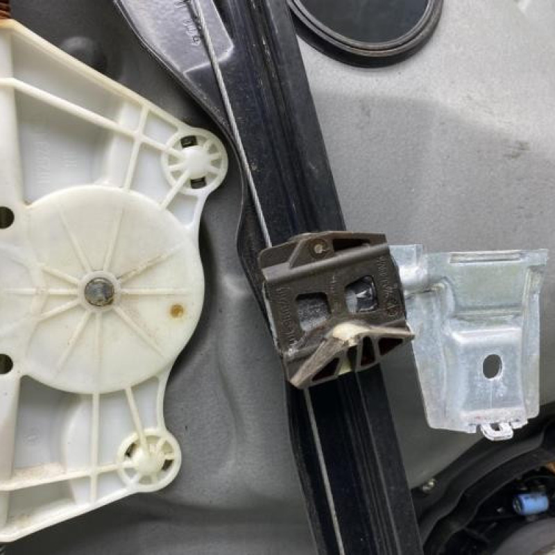 Leve vitre electrique avant droit VOLKSWAGEN GOLF 4 Photo n°4