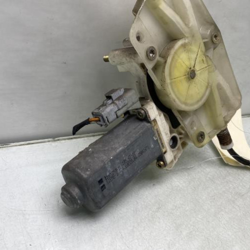 Leve vitre electrique avant droit PEUGEOT 406 Photo n°6