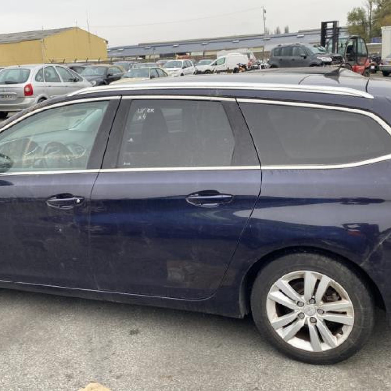 Pare boue arriere droit PEUGEOT 308 2 SW Photo n°11
