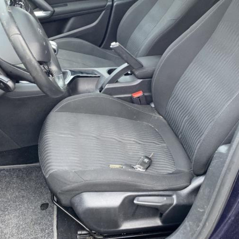 Pare boue arriere droit PEUGEOT 308 2 SW Photo n°16