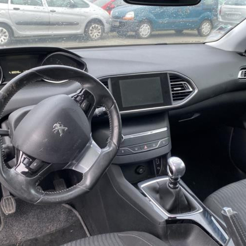 Pare boue arriere droit PEUGEOT 308 2 SW Photo n°19