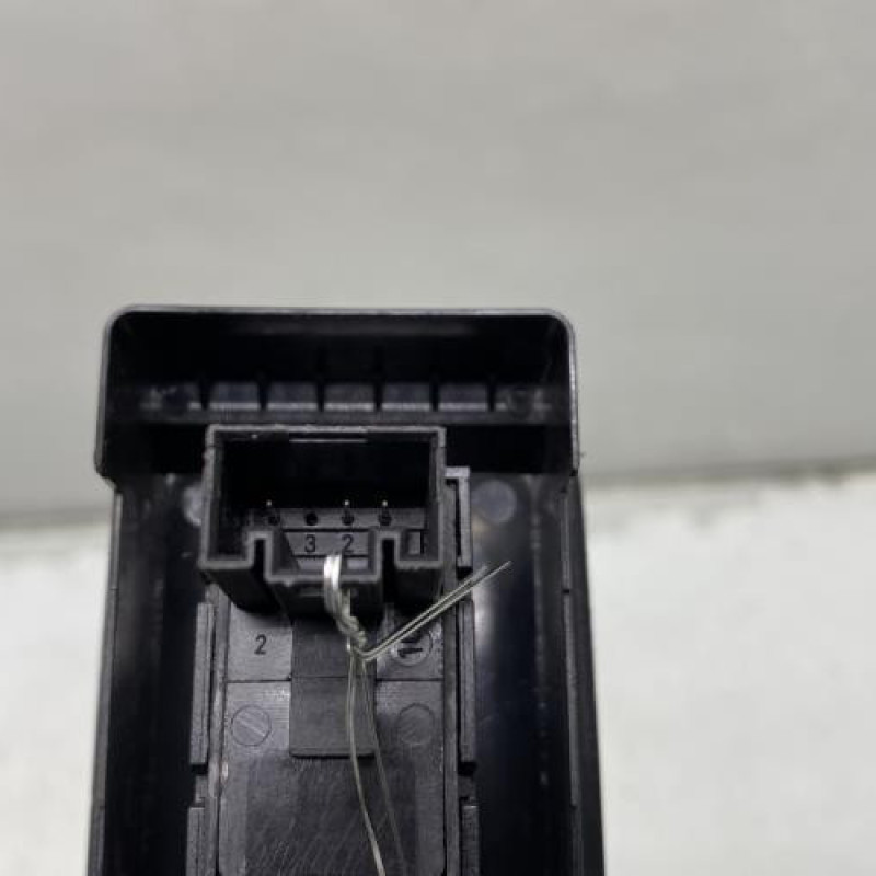 Interrupteur de leve vitre avant droit VOLKSWAGEN GOLF 6 Photo n°3