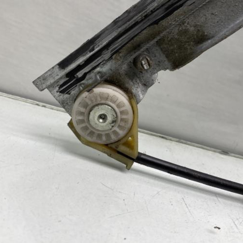 Leve vitre electrique avant gauche PEUGEOT 206+ Photo n°6