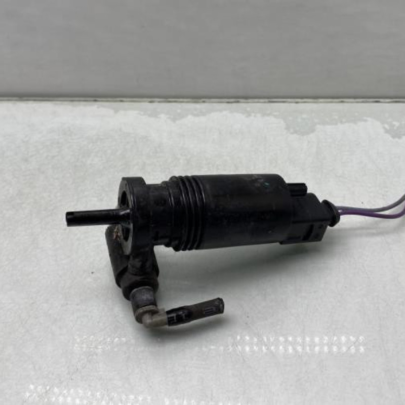 Pompe lave glace avant MERCEDES CLASSE B 246 Photo n°2