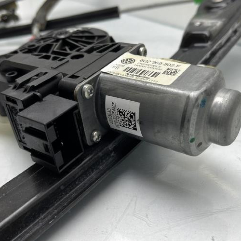 Leve vitre electrique avant gauche VOLKSWAGEN POLO 4 Photo n°4