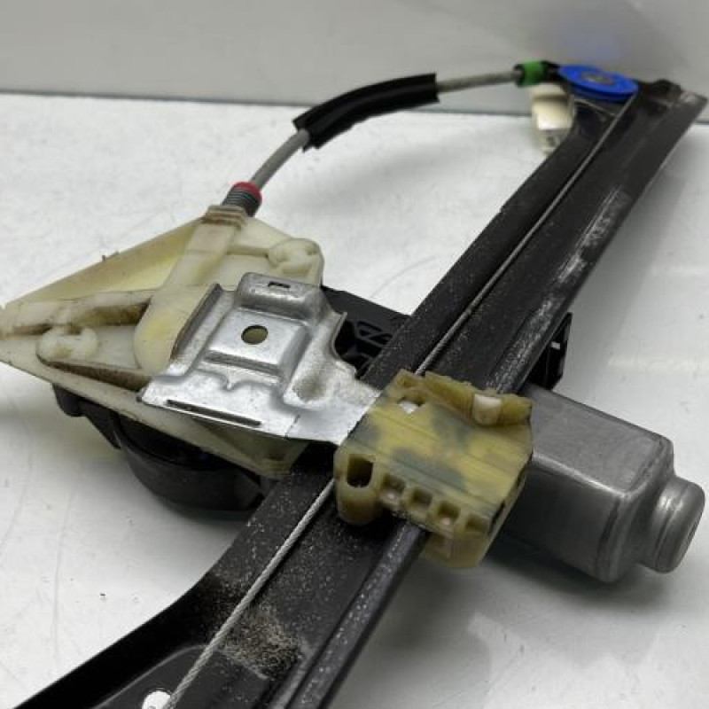 Leve vitre electrique avant gauche VOLKSWAGEN POLO 4 Photo n°7