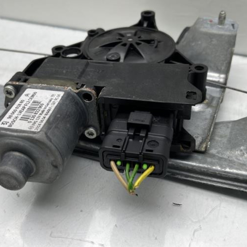Leve vitre electrique avant gauche PEUGEOT 208 1 Photo n°5