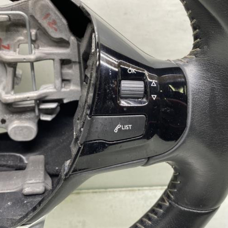 Volant PEUGEOT 308 2 SW Photo n°3