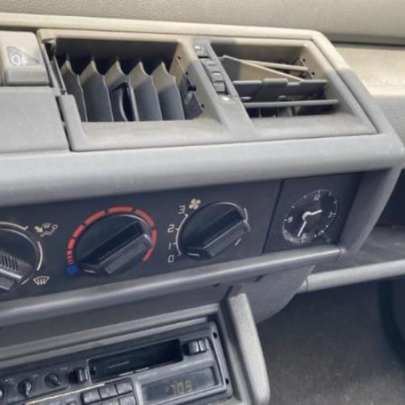 Porte avant gauche RENAULT CLIO 1 Photo n°15