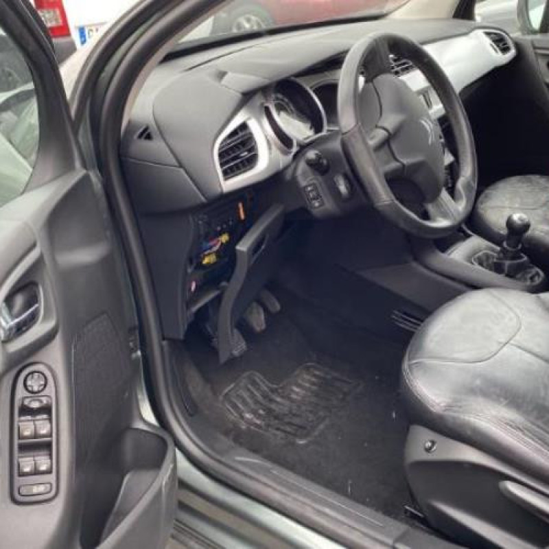 Vitre avant droit CITROEN C3 2 Photo n°15