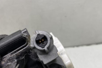 Pretensionneur de ceinture avant gauche FORD FIESTA 6