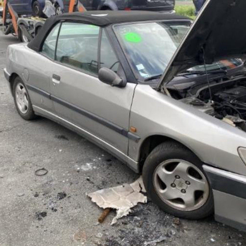 Vitre avant droit PEUGEOT 306 Photo n°6