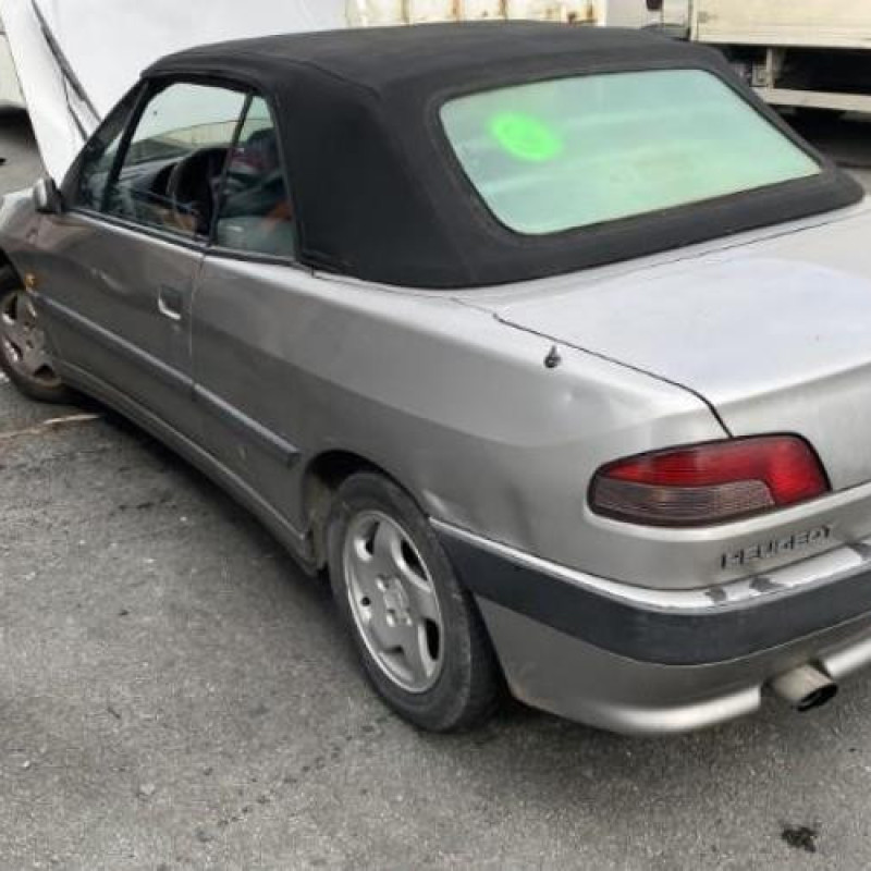 Vitre avant droit PEUGEOT 306 Photo n°8