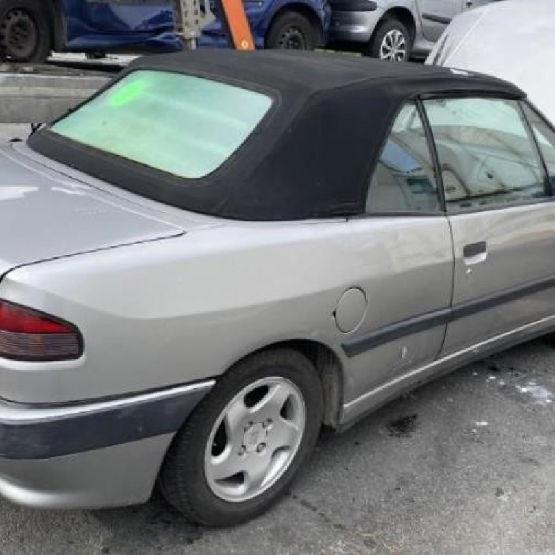 Vitre avant droit PEUGEOT 306 Photo n°9