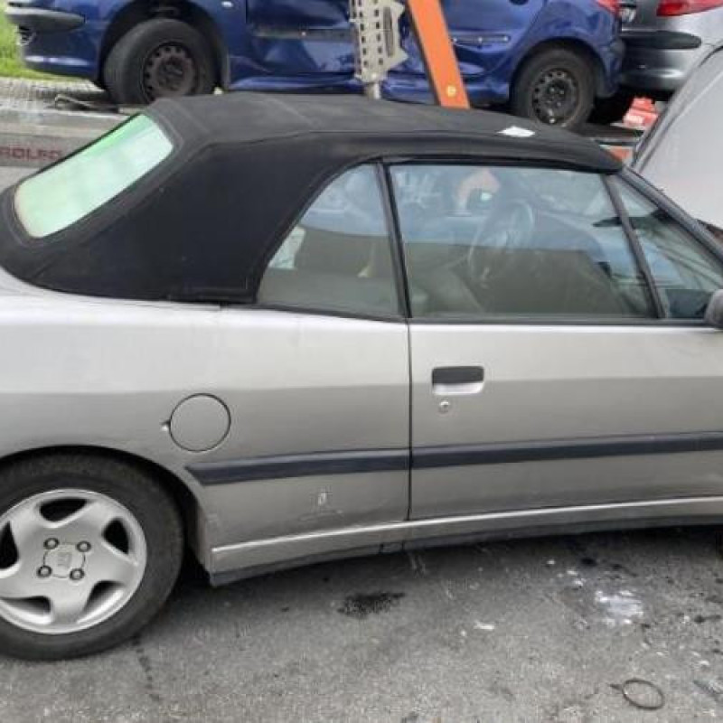 Vitre avant droit PEUGEOT 306 Photo n°11