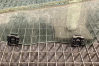 Vitre avant gauche PEUGEOT 2008 1