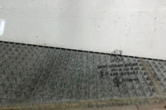 Vitre avant gauche PEUGEOT 2008 1