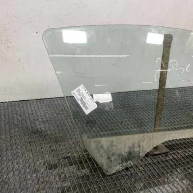 Vitre avant droit OPEL CORSA D Photo n°6