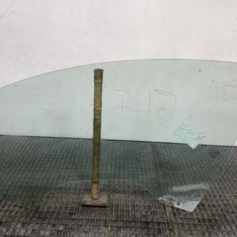 Vitre avant droit OPEL CORSA D Photo n°7