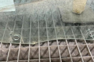 Vitre avant gauche PEUGEOT 208 1
