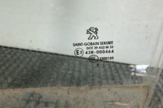 Vitre avant gauche PEUGEOT 208 1