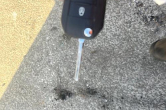 Vitre avant gauche PEUGEOT 208 1
