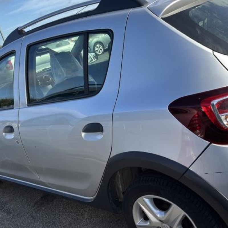 Vitre arriere droit DACIA SANDERO 2 Photo n°12