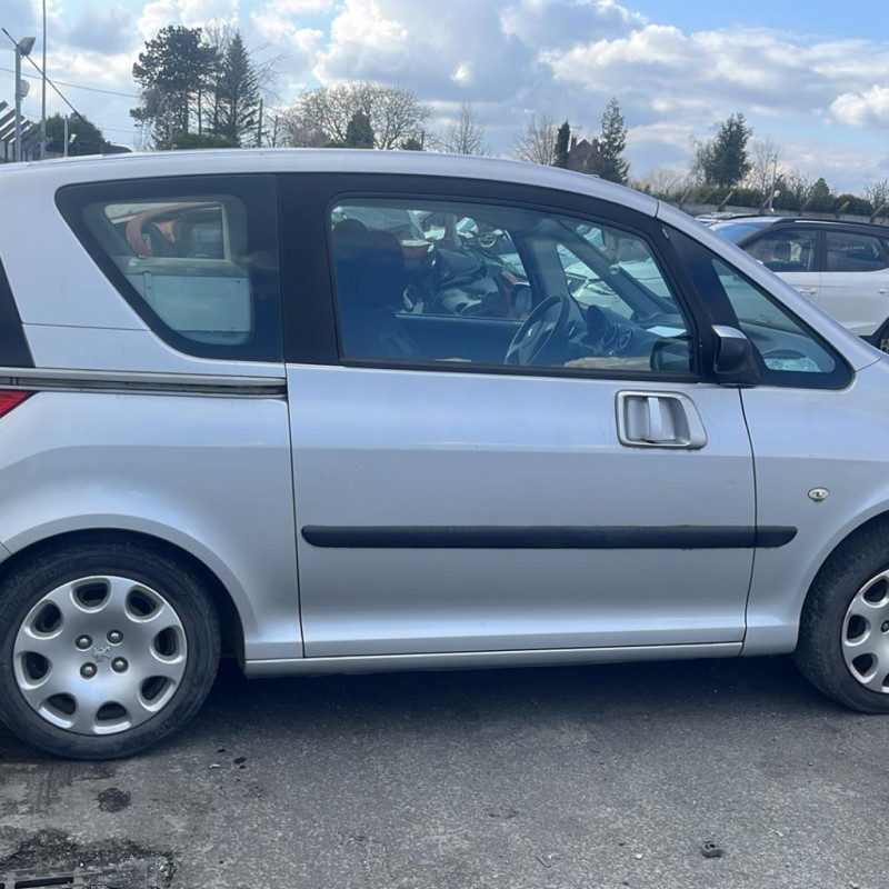 PEUGEOT 1007 1.4 HDI - 8V TURBO Photo n°6
