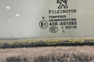 Vitre arriere gauche PEUGEOT 208 1