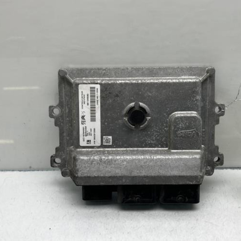 Calculateur moteur PEUGEOT 208 1 Photo n°1