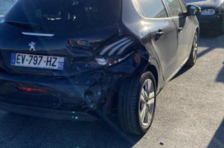 Calculateur moteur PEUGEOT 208 1