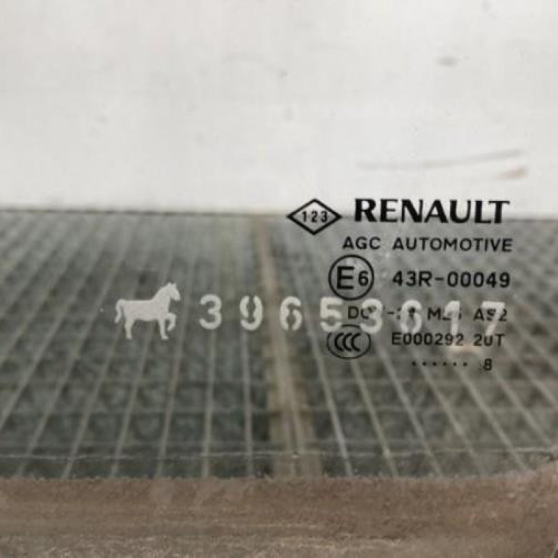 Vitre avant gauche RENAULT LAGUNA 3 Photo n°4