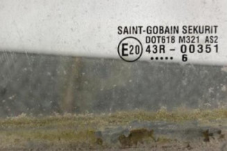 Vitre avant gauche SUZUKI SWIFT 3