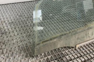 Vitre avant gauche SUZUKI SWIFT 3