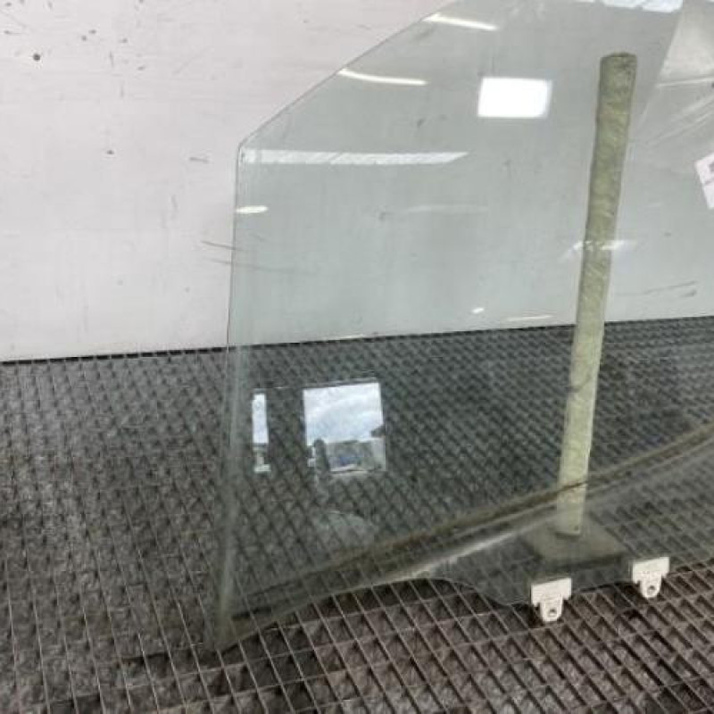 Vitre avant gauche NISSAN NV200 Photo n°4