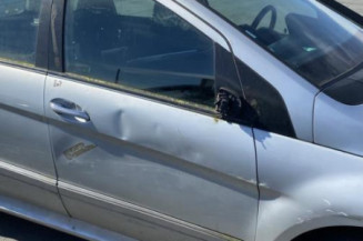 Vitre avant gauche MERCEDES CLASSE B 245