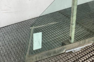 Vitre avant gauche FORD FIESTA 4