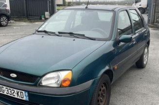 Vitre avant gauche FORD FIESTA 4