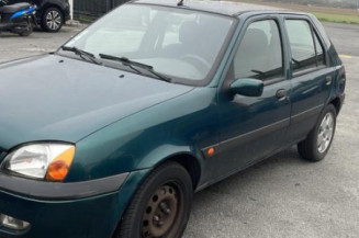 Vitre avant gauche FORD FIESTA 4