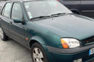 Vitre avant gauche FORD FIESTA 4
