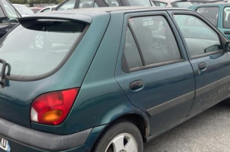 Vitre avant gauche FORD FIESTA 4