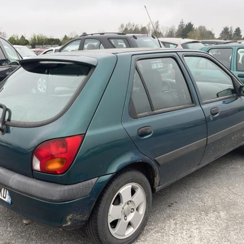 Vitre avant gauche FORD FIESTA 4 Photo n°10