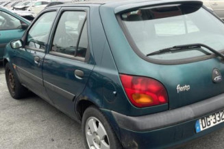 Vitre avant gauche FORD FIESTA 4