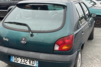 Vitre avant gauche FORD FIESTA 4